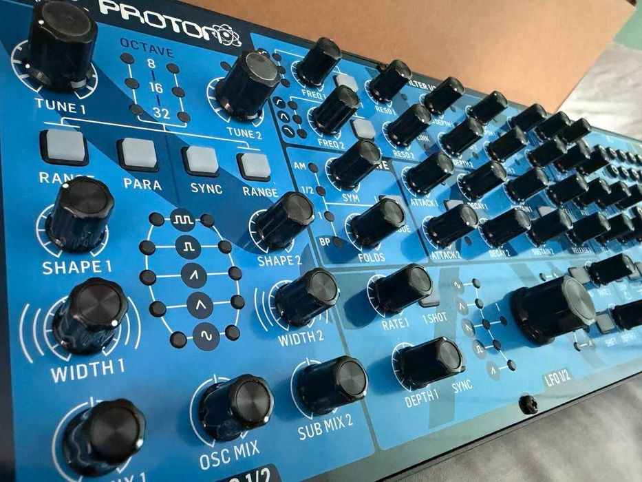 Синтезатор Behringer Proton