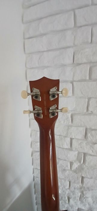 Ukulele + stojak MAKALA