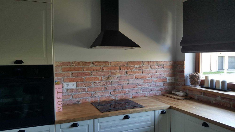 Cegła rozbiórkowa w kuchni- płytki z cegły