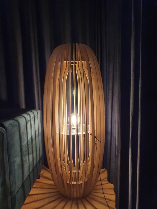 Designerska lampa podłogowa
