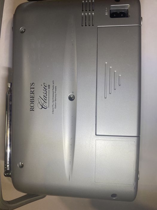 Roberts VHF/MW/LW Radio