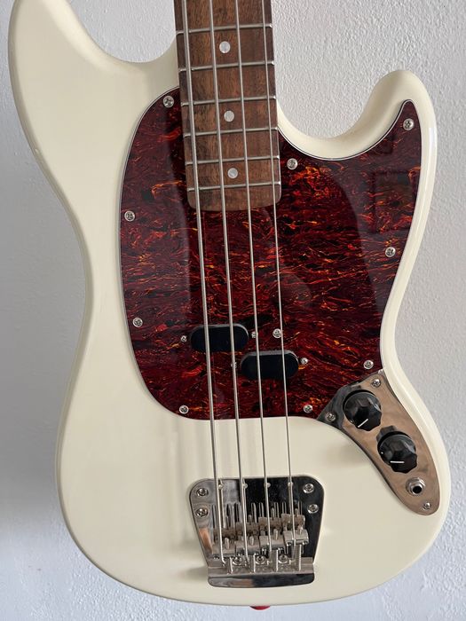 Gitara basowa krótka skala Squier Classic Vive 60s Mustang + futerał + pasek