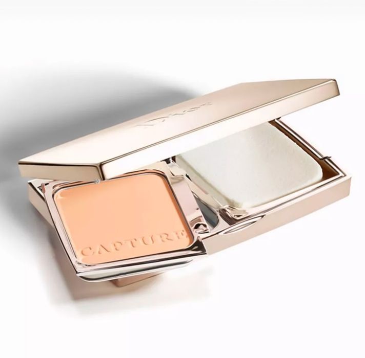 Пудра Dior Capture Totale Compact Foundation
