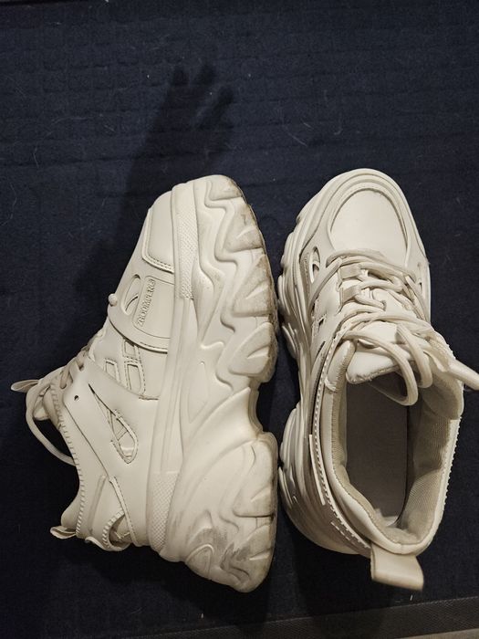 Кросівки жіночі на високій підошві