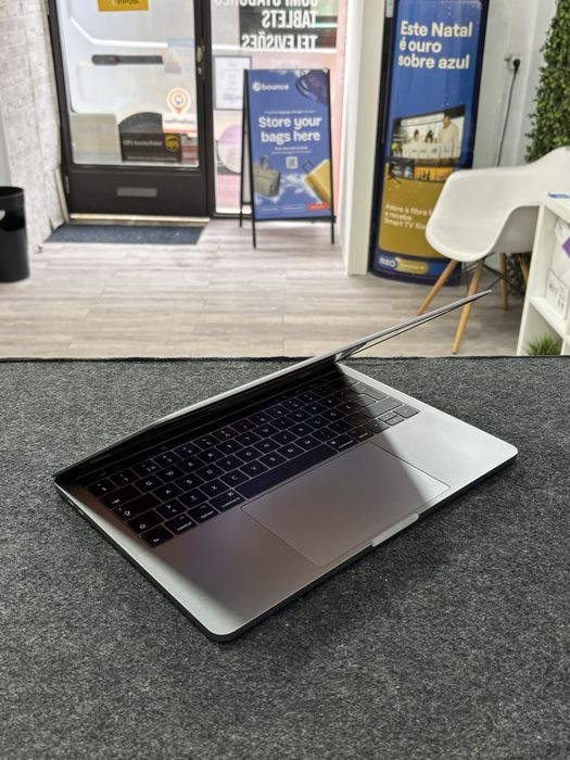 MacBook Pro "Core i5 Dual-Core" 3.1 Touch Bar | 256GB SSD | 8GB | 82%B