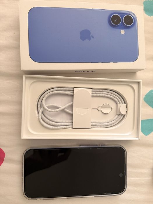 Iphone 16 ultramarine na caixa como novo