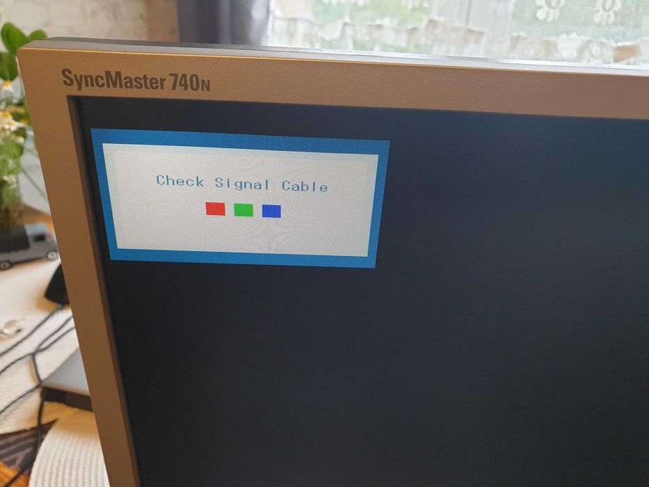 Monitor Samsung SyncMaster 740N.