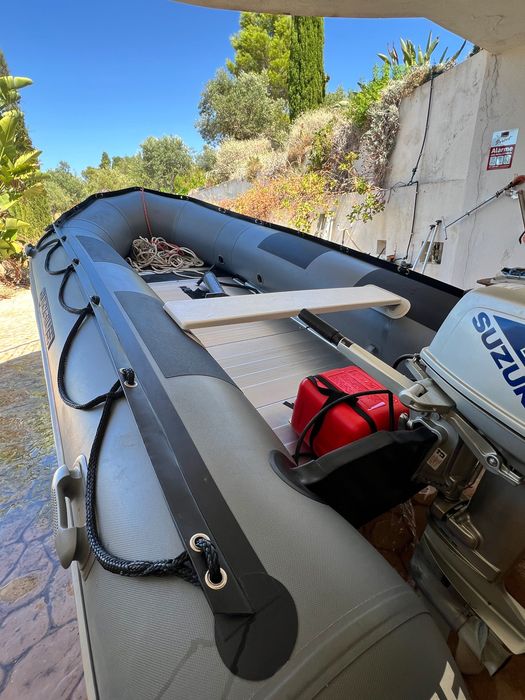 Embarcação/barco Semirrígida Quicksilver 420 Sport HD + Motor Suzuki 25 CV + Atrelado (Como Novo)