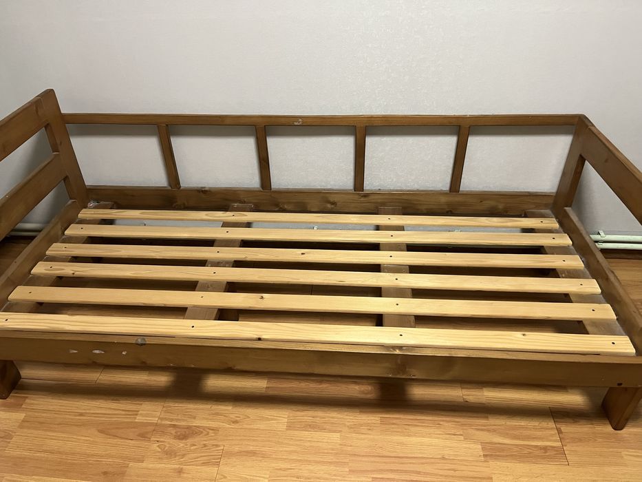 Ліжко деревʼяне, матрац