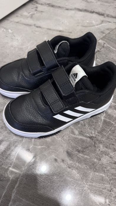 Кросівки adidas 30,5