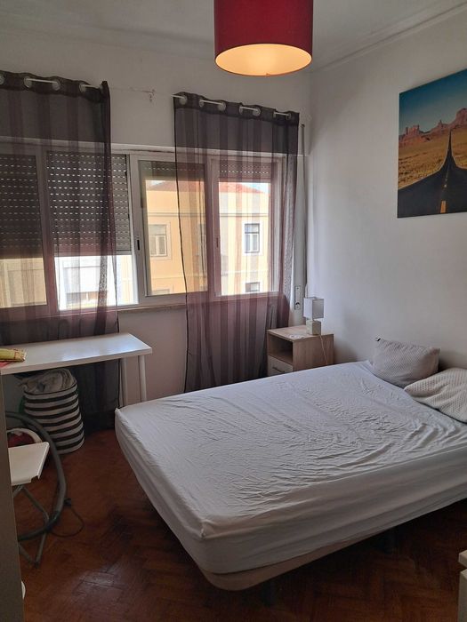 Quartos CASAL em Belém,Centro Lisboa. Entrada IMEDIATA. Aceita pet.