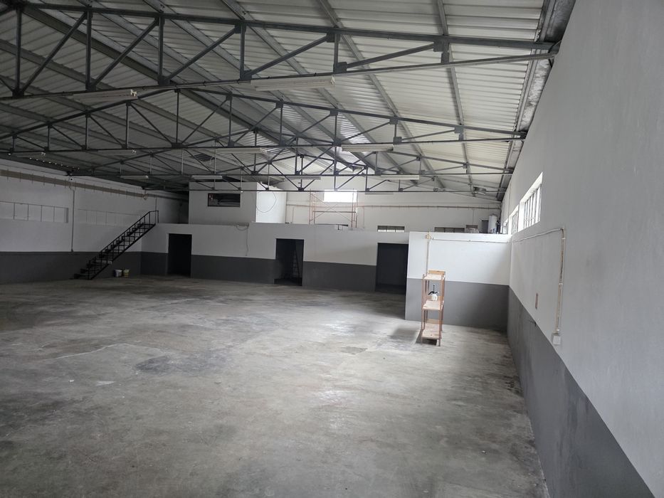 Armazém para Arrendamento - 450m² | Renovado | Excelentes Condições