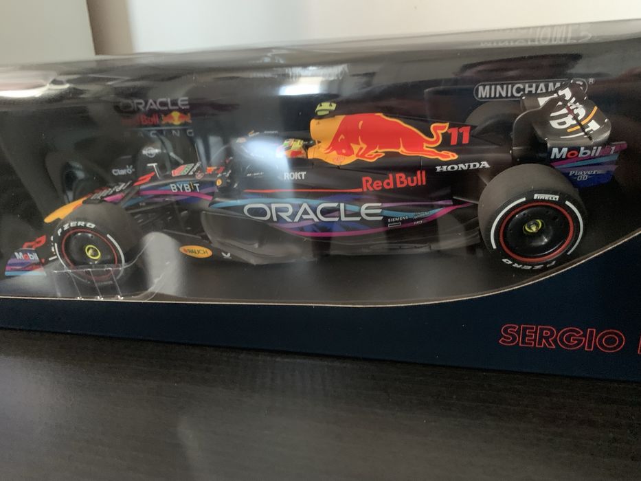 F1 minichamps 1:18 Red Bull RB19 Sergio Pérez