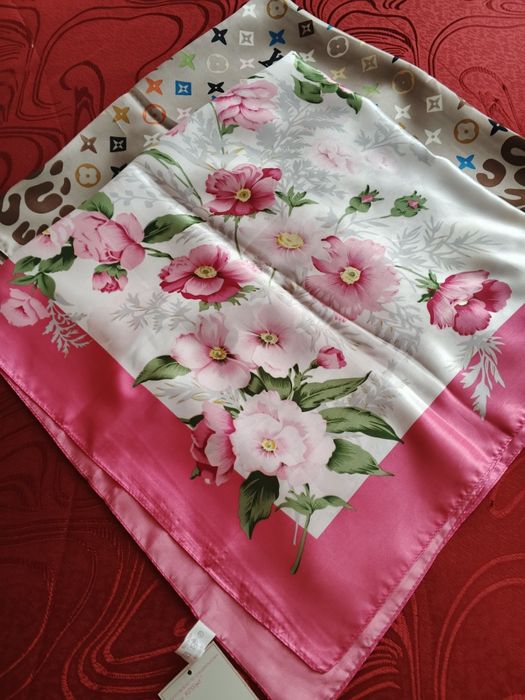 Продам женский платок 83х83 атлас