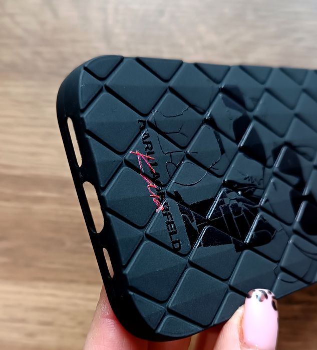 Etui na iPhone 17