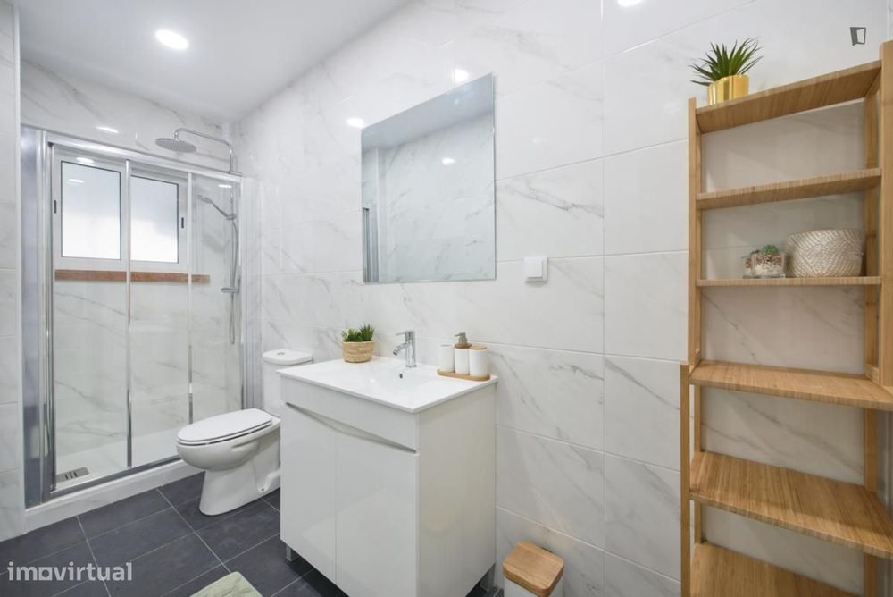 Quarto - localizado em Amadora Lisbon
