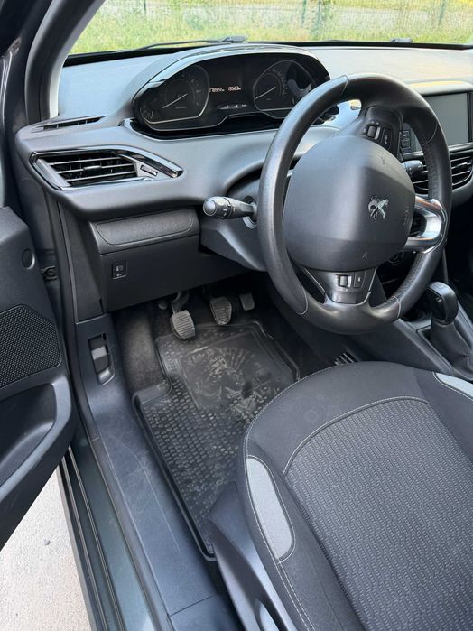 Peugeot 208 2016 Продам