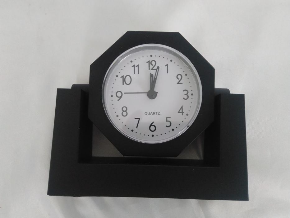 Настільний будильник кварцовий з поворотним корпусом