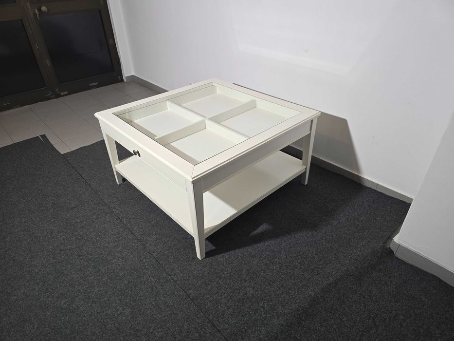 Mesa de Centro Liatrop IKEA 93x93x51 cm Branca Usada