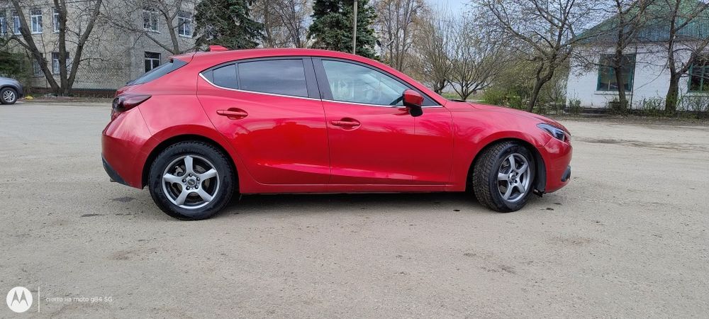 Mazda 3 2014 года 2.0 очень хорошее состояние.