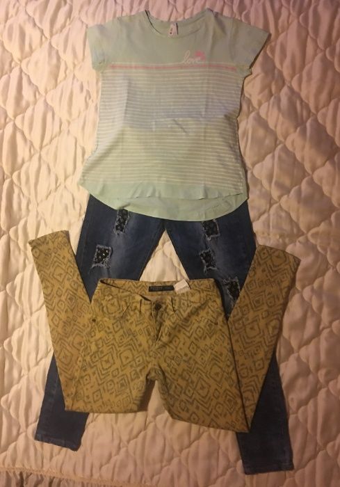 Conjunto dois pares de calças e uma t-shirt