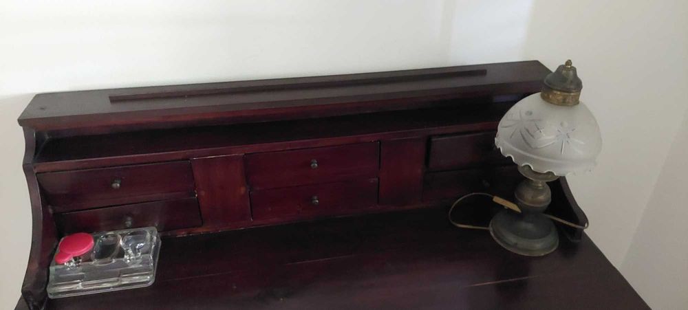 Escrivaninha de estilo antigo