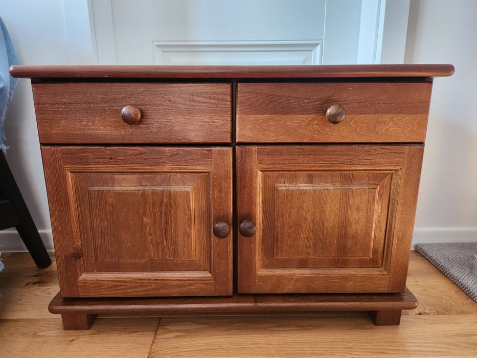 Mała drewniana komoda sosnowa kolor dąb urok drewna