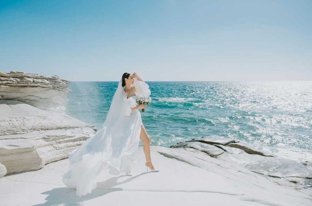 Вишукана весільна атласна сукня ( 2024)