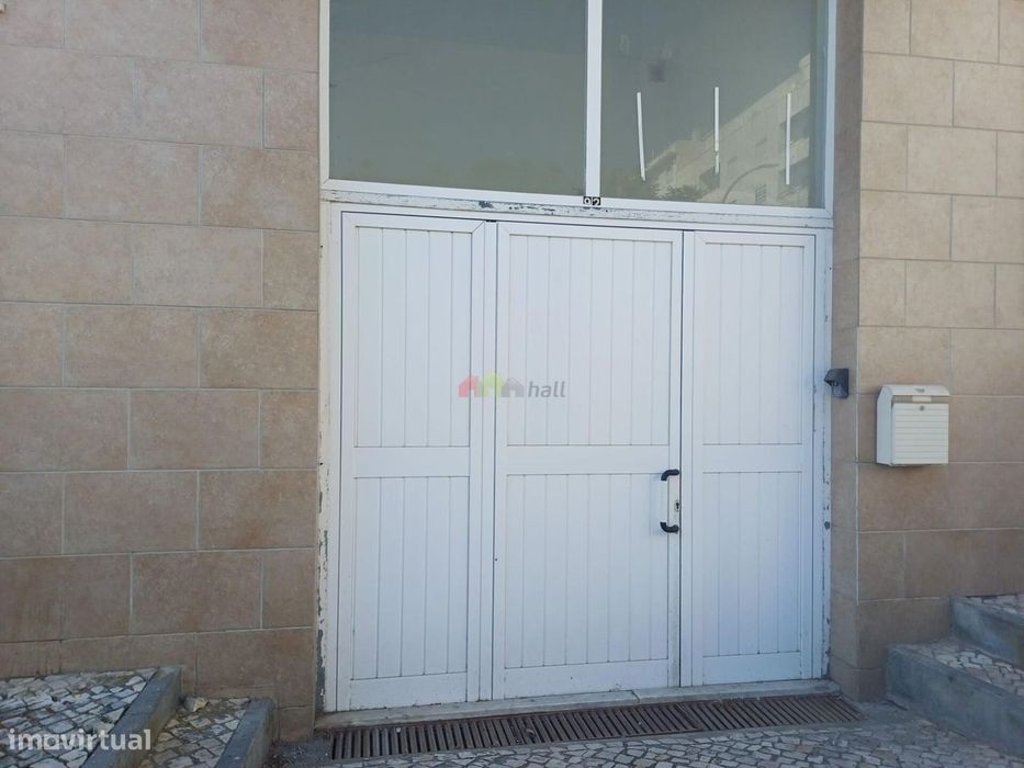Garagem com 263 m2 no Bairro Afonso Costa - Setúbal