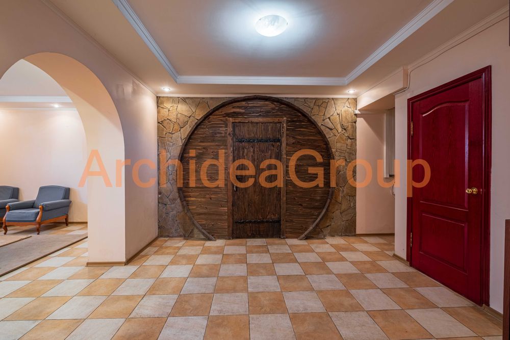 Продаж будинку у самому центрі на Печерську