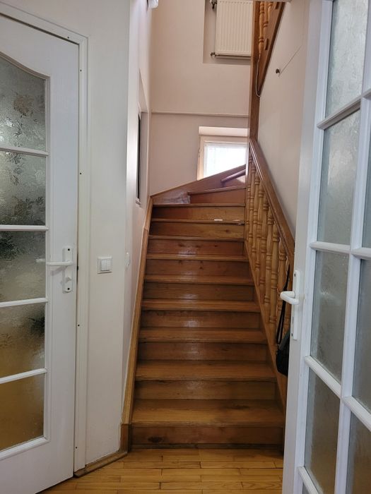 Оренда н/особняку в самому Центрі з гаражем,подвір'я,є все необхідне