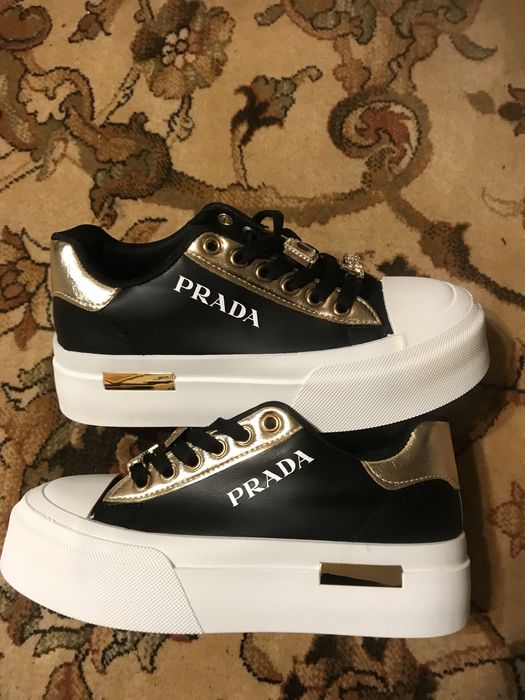 Nowe cudne sneakersy platformy trampki logo Prada cyrkonie 38