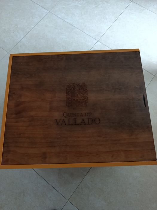 Caixa grande de vinho