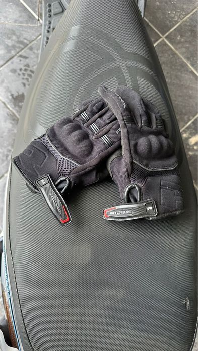 Scooter, capacete e Luvas