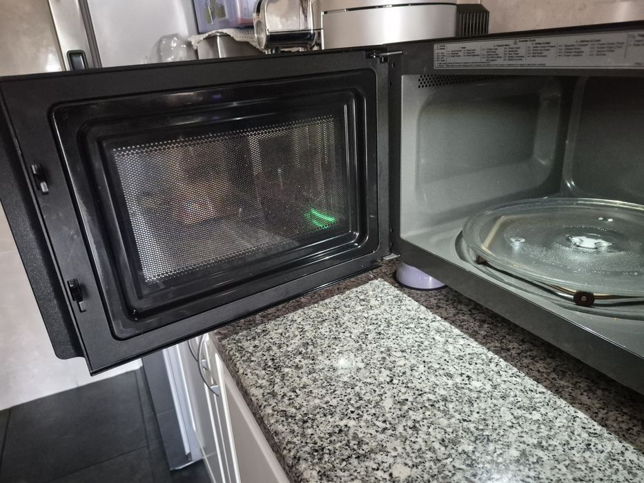 Microondas LG preto em excelente estado