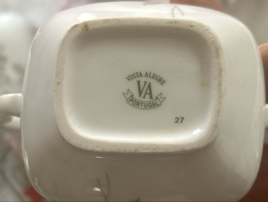 Magnífico Serviço de Café Vista Alegre Vintage - 12 Pessoas (27 Peças) - Nunca usado