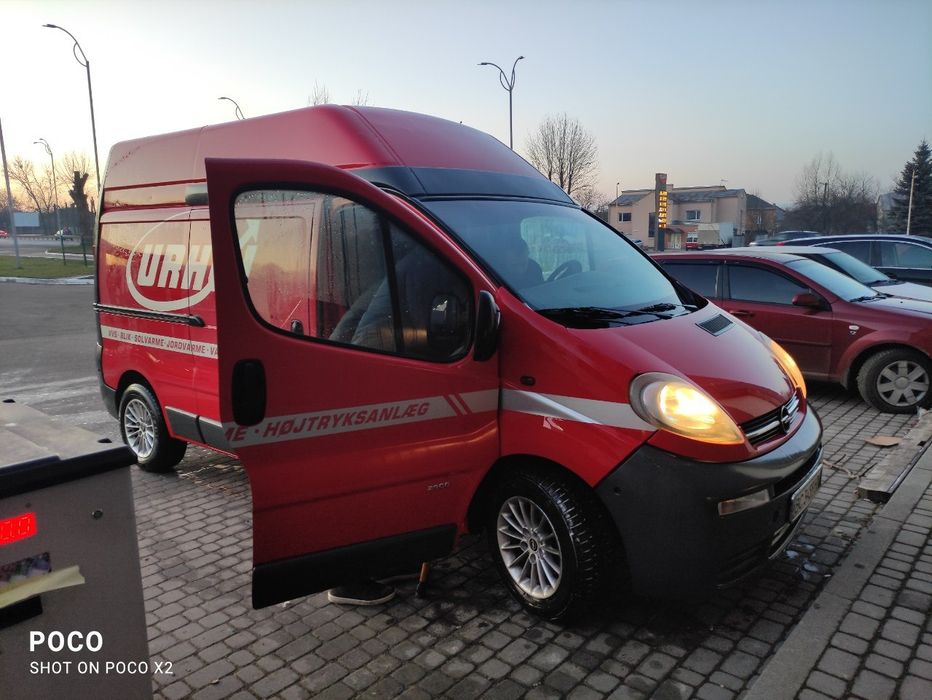 Оренда буса / Аренда грузового авто Opel Vivaro L2H2