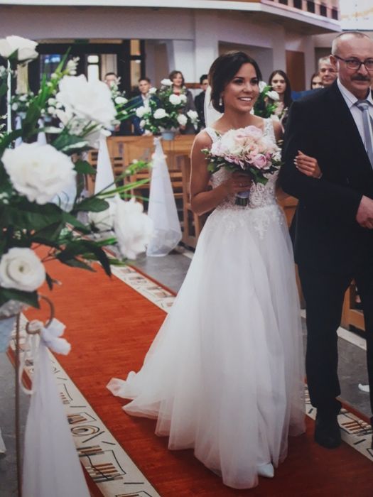 Piękna suknia ślubna salon jooana bachowice Marta brilanta
