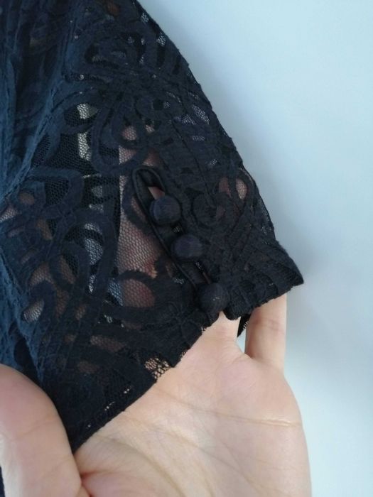 Elegancka sukienka z koronką
