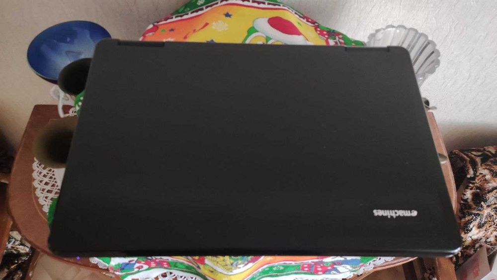 Ноутбук Acer eMachines E725
