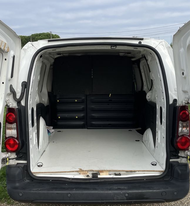 Alugar carrinha mudanças pequenas