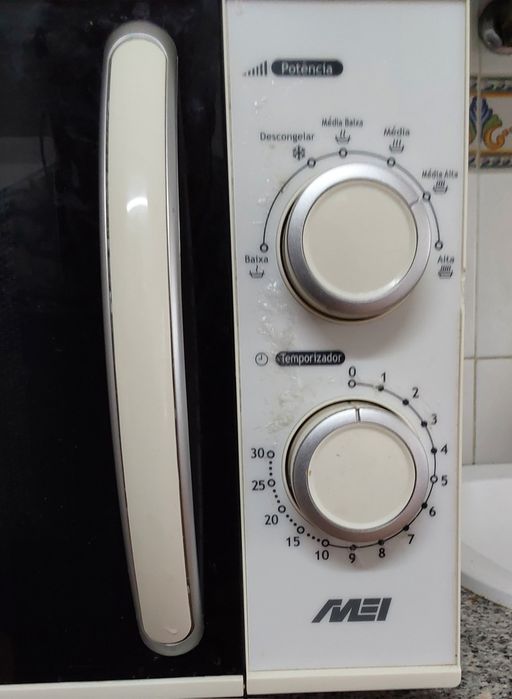MICROONDAS DE 20 LITROS EM EXCELENTE ESTADO DE FUNCIONAMENTO. Casa,Cozinha,Campismo,Quarto.