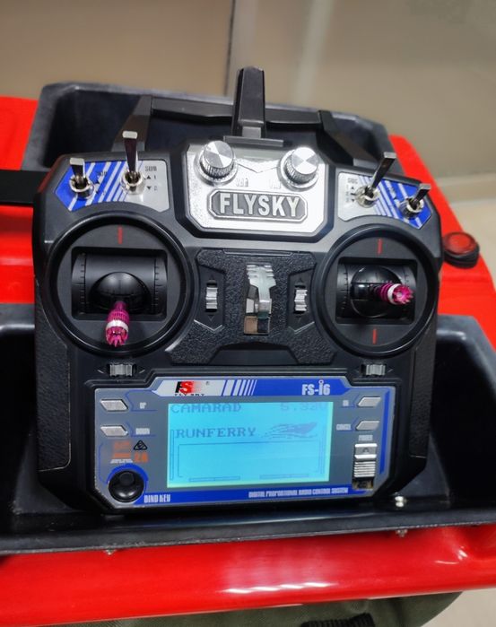 Runferry Camarad v3 gps. Карповый кораблик. Закормочный кораблик