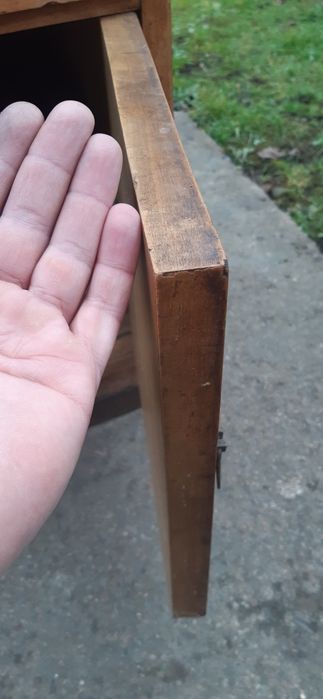 Старовинна тумбочка