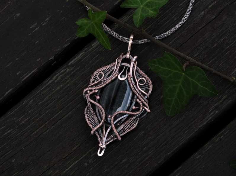 Miedziany wisiorek, sokole oko, rękodzieło