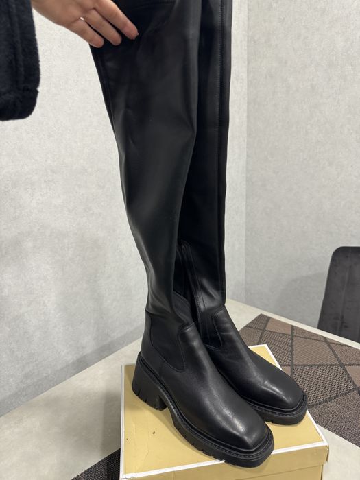 Кожаные ботфорты без каблука