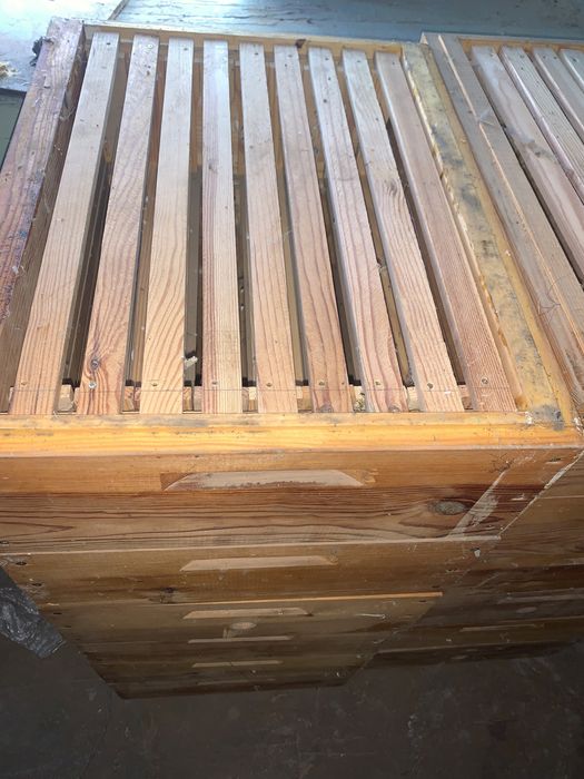 Магазинные корпуса на 9 рамок полностью укомплектованы рамками