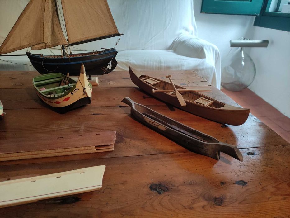 Conjunto de réplicas de barcos