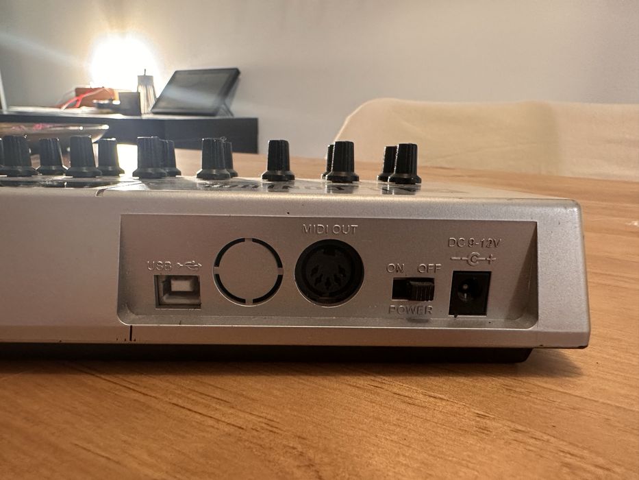 Evolution UC16 MIDI controller64284814445570122