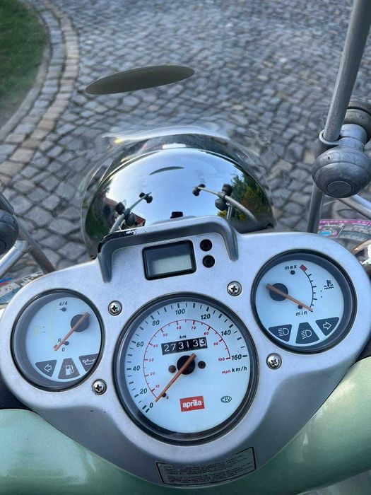 Włoski skuter Aprilia Scarabeo 150